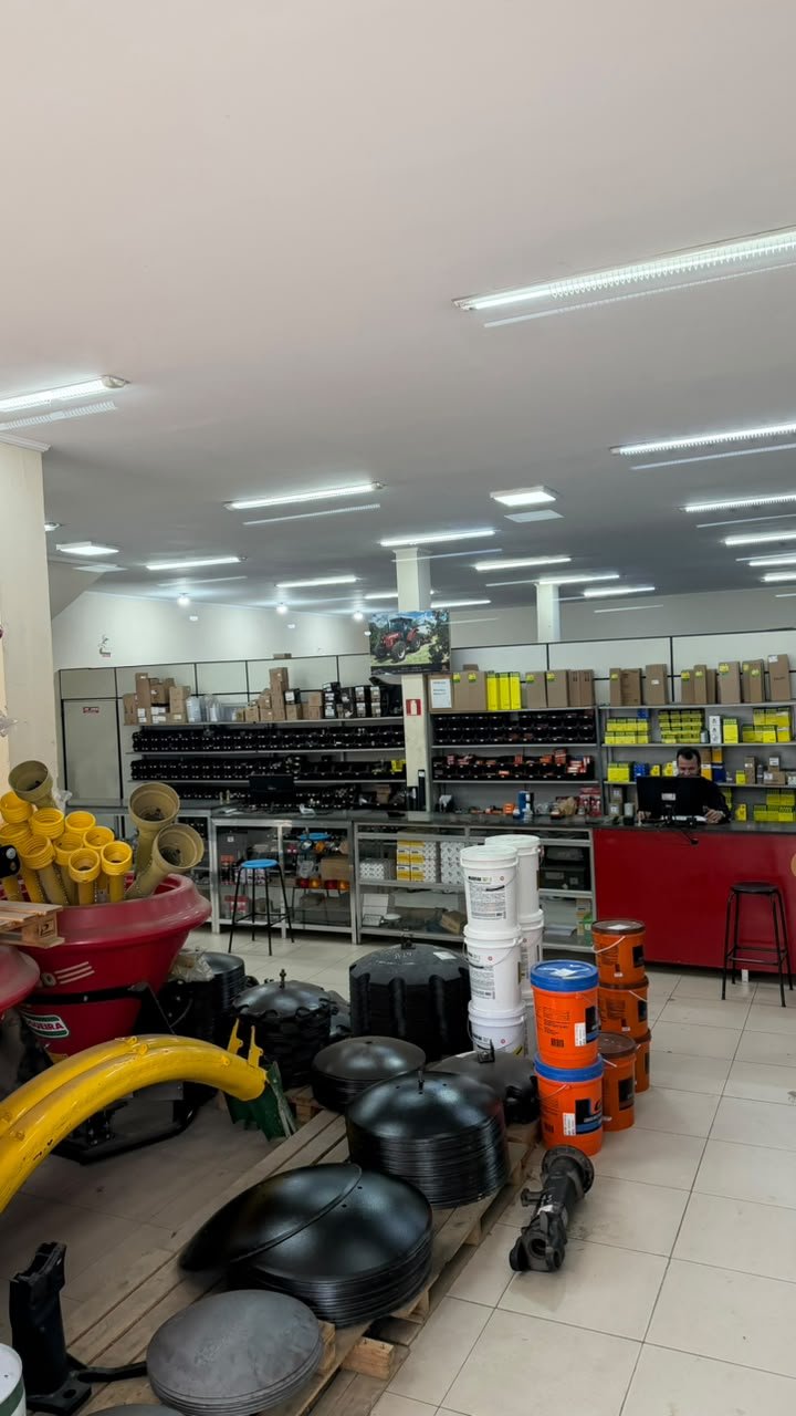 Área de implementos e estoque da loja